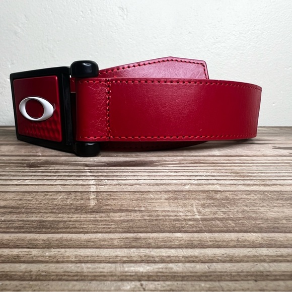 Oakley Metal Buckle Leather Red Eclipse Belt Large - Picture 6 of 6